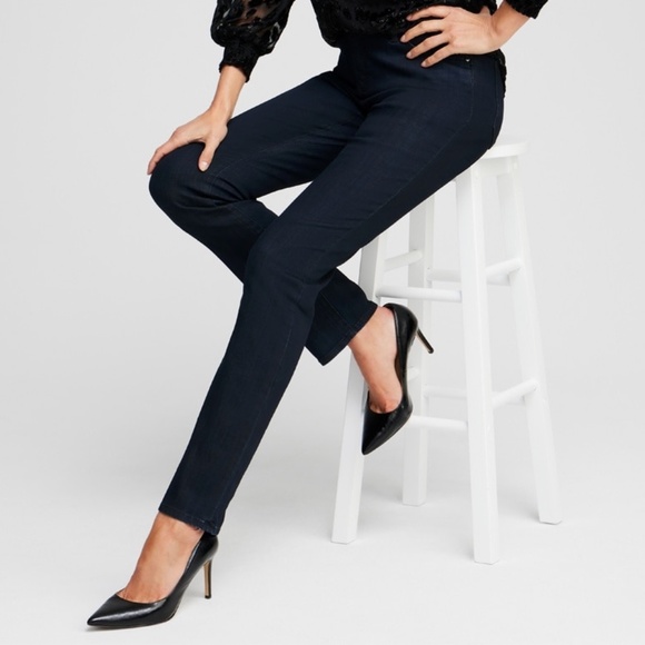 Chico's So Slimming Girlfriend Jeans In Quill Rinse Indigo Wash, Size 6 or Small - Picture 1 of 16